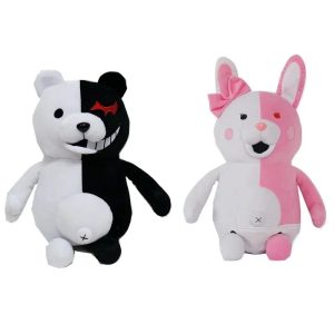 Pelúcias do Monokuma, urso branco e preto, e da Monomi, coelha rosa e branca, de Danganronpa
