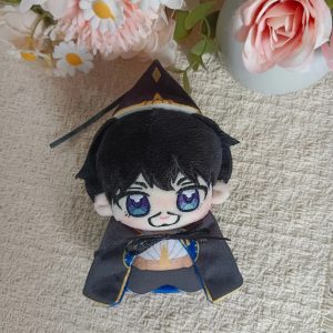 Pelúcia do Olruggio, de Witch Hat Atelier, de 10 cm, com capa escura e chapéu pontudo em fundo claro