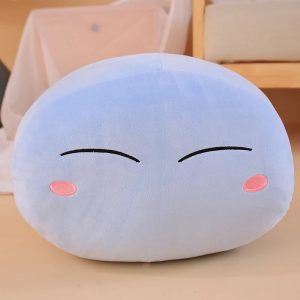 Pelúcia azul do Rimuru em forma de slime, de olhos fechados e bochechas rosadas