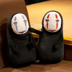 Duas pelúcias do Sem-Rosto, de A Viagem de Chihiro, uma de traços azuis e outra de traços vermelhos
