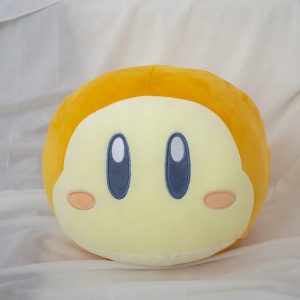 Waddle Dee de Kirby em pelúcia redonda, com rosto claro e corpo laranja sobre tecido branco