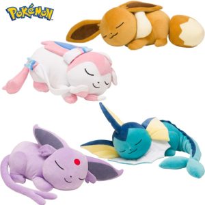 Pelúcias de Pokémon dormindo: Eevee, Sylveon, Espeon e Vaporeon