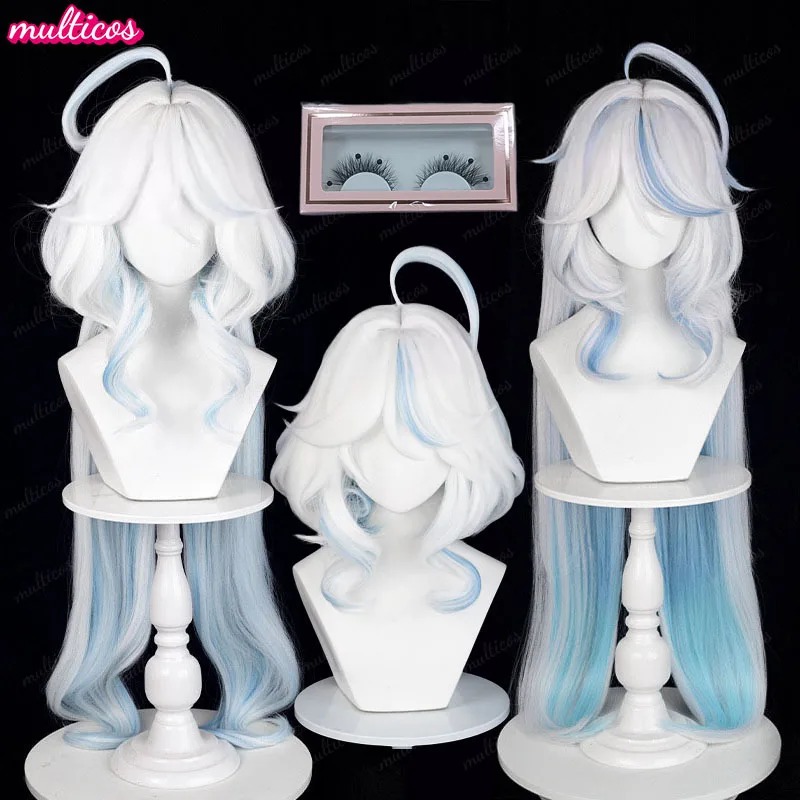 Os quatro modelos de peruca da Furina, de Genshin Impact, brancos com mechas azuis, junto de cílios postiços