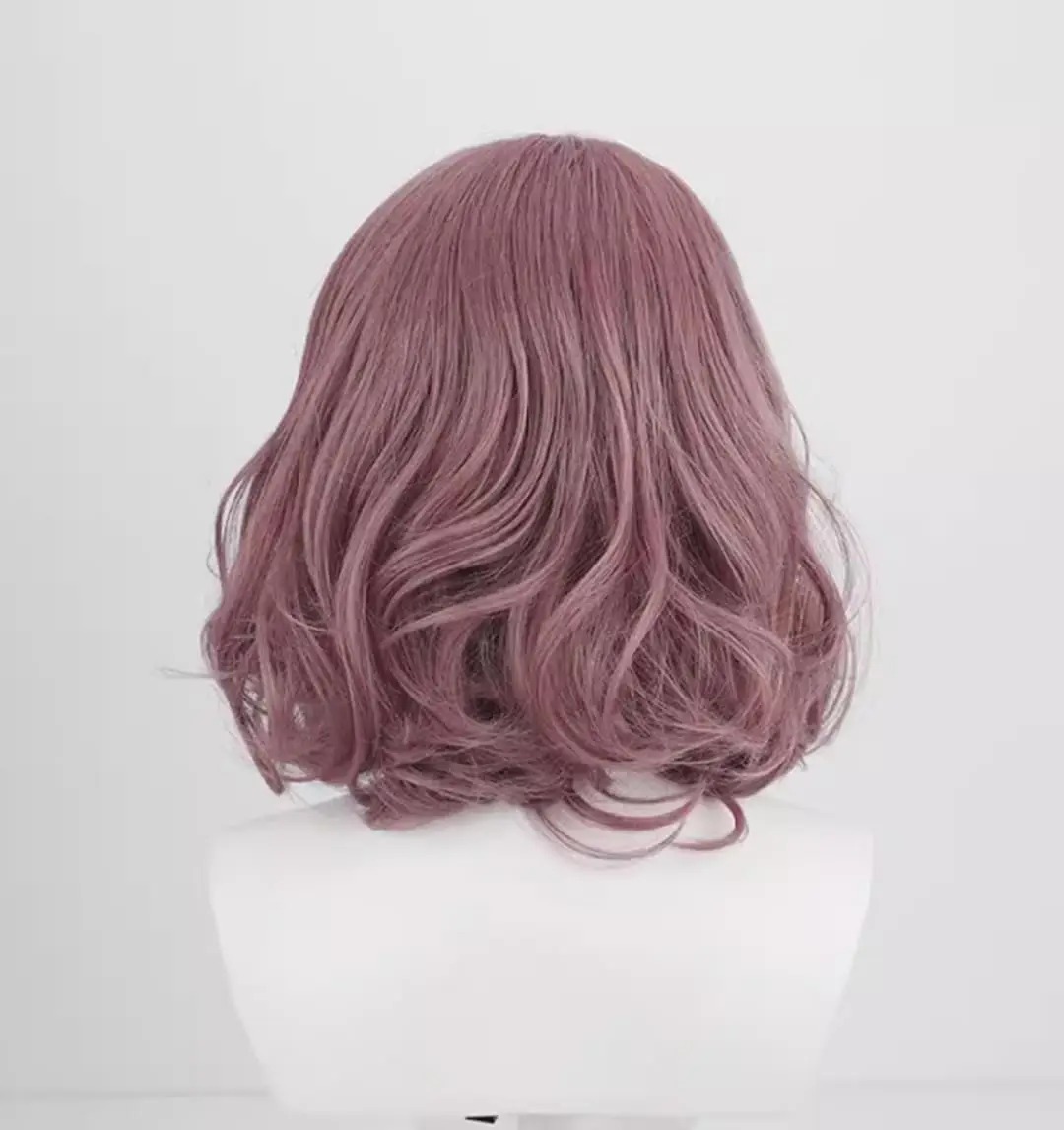 Peruca da Melina, de Elden Ring, por trás, com ondas e mechas rosadas
