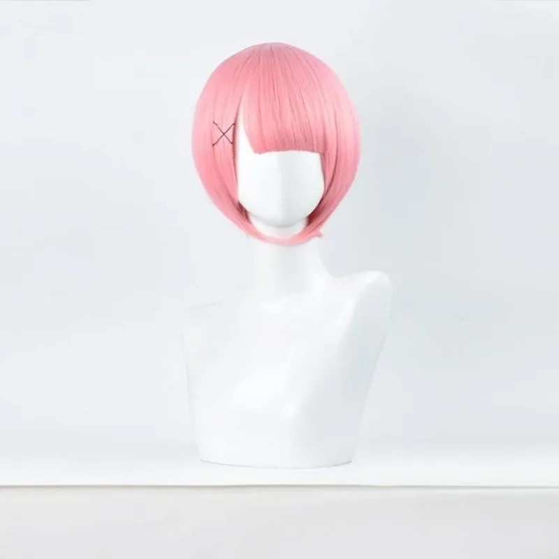 Peruca curta rosa da Ram, de Re:Zero, com franja e presilha em X, em cabeça de manequim