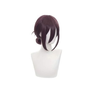 Peruca da Reze, de Chainsaw Man, de frente num manequim, roxo-escura com franja e coque baixo