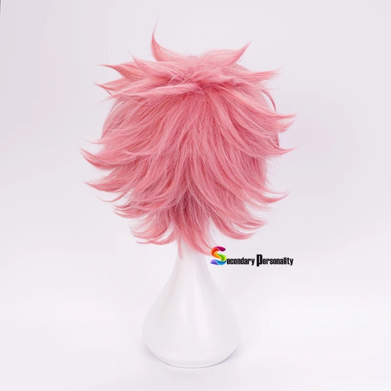 Peruca rosa arrepiada da Mina Ashido por trás, cosplay de My Hero Academia