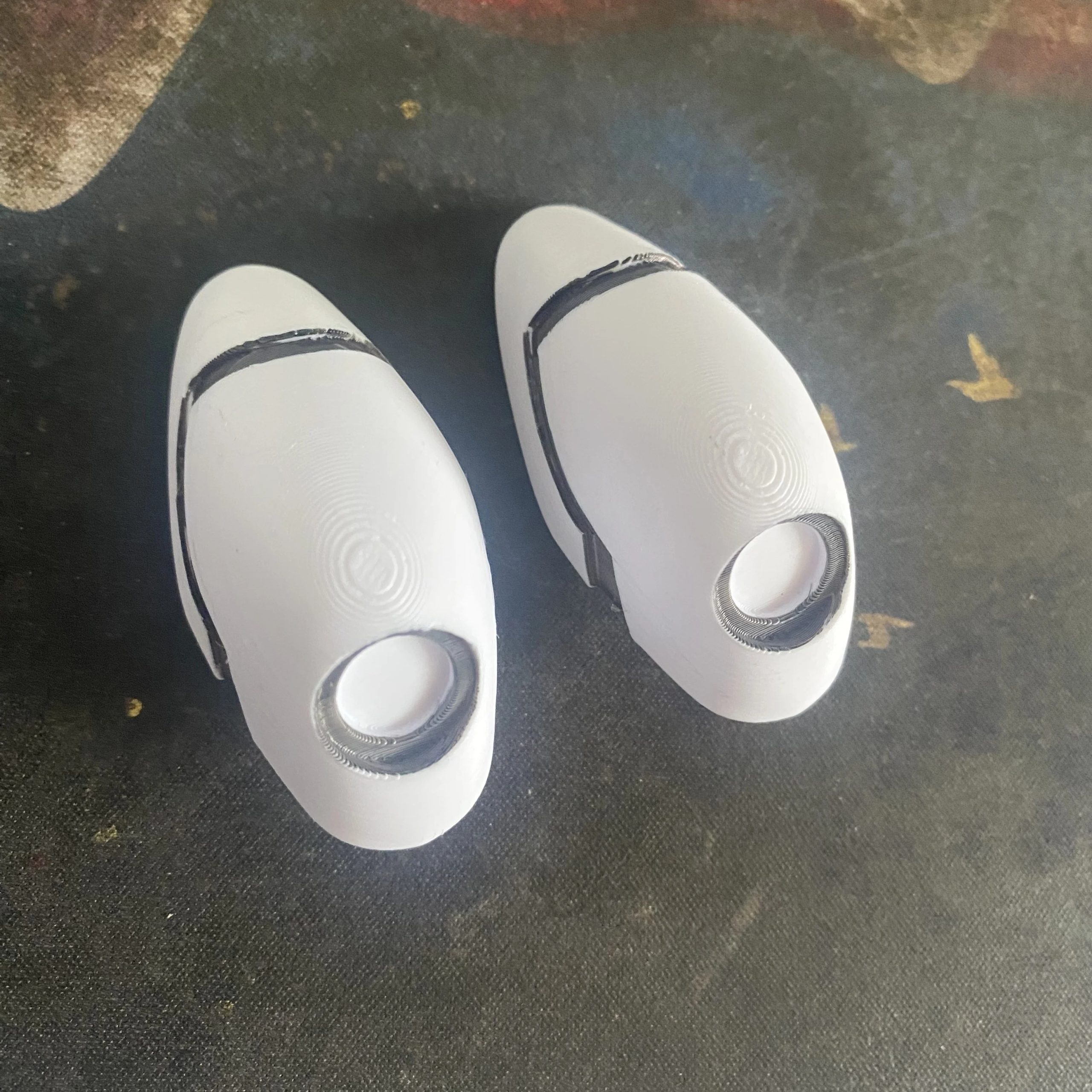 Par de presilhas brancas de Evangelion, ideais para o cosplay da Rei Ayanami