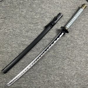 Réplica da katana Moonveil, de Elden Ring, com cabo prateado, lâmina ondulada e bainha preta
