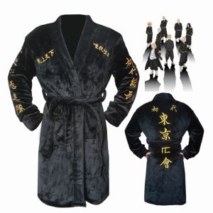 Roupão de pelúcia preto de Tokyo Revengers, com bordados dourados da Toman