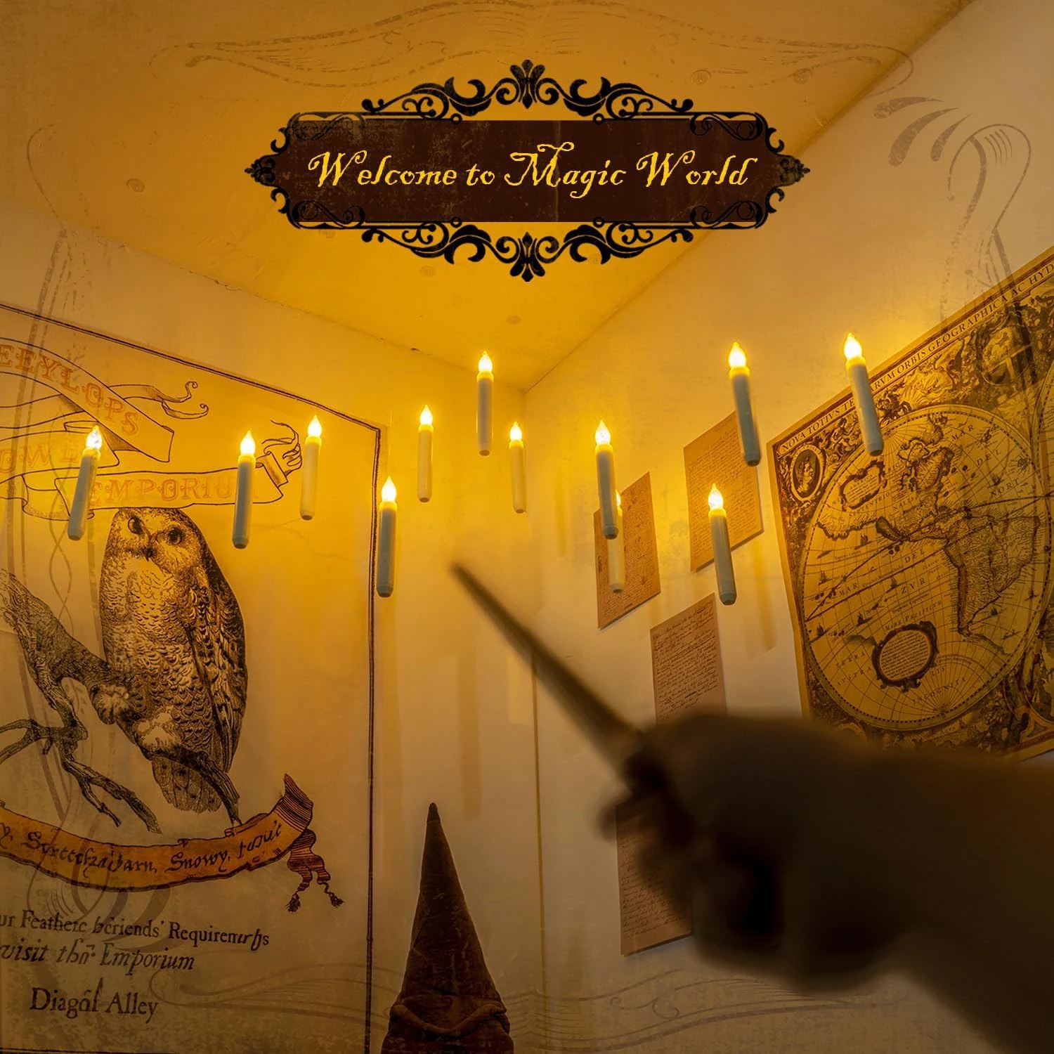 Velas flutuantes de LED acesas, penduradas num cômodo com uma coruja, no estilo do Salão Principal de Hogwarts